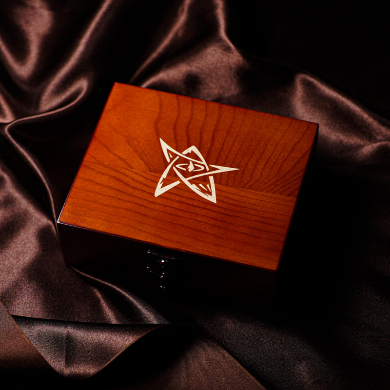 Running Group Dice Storage Solid Wood Retro Faceted