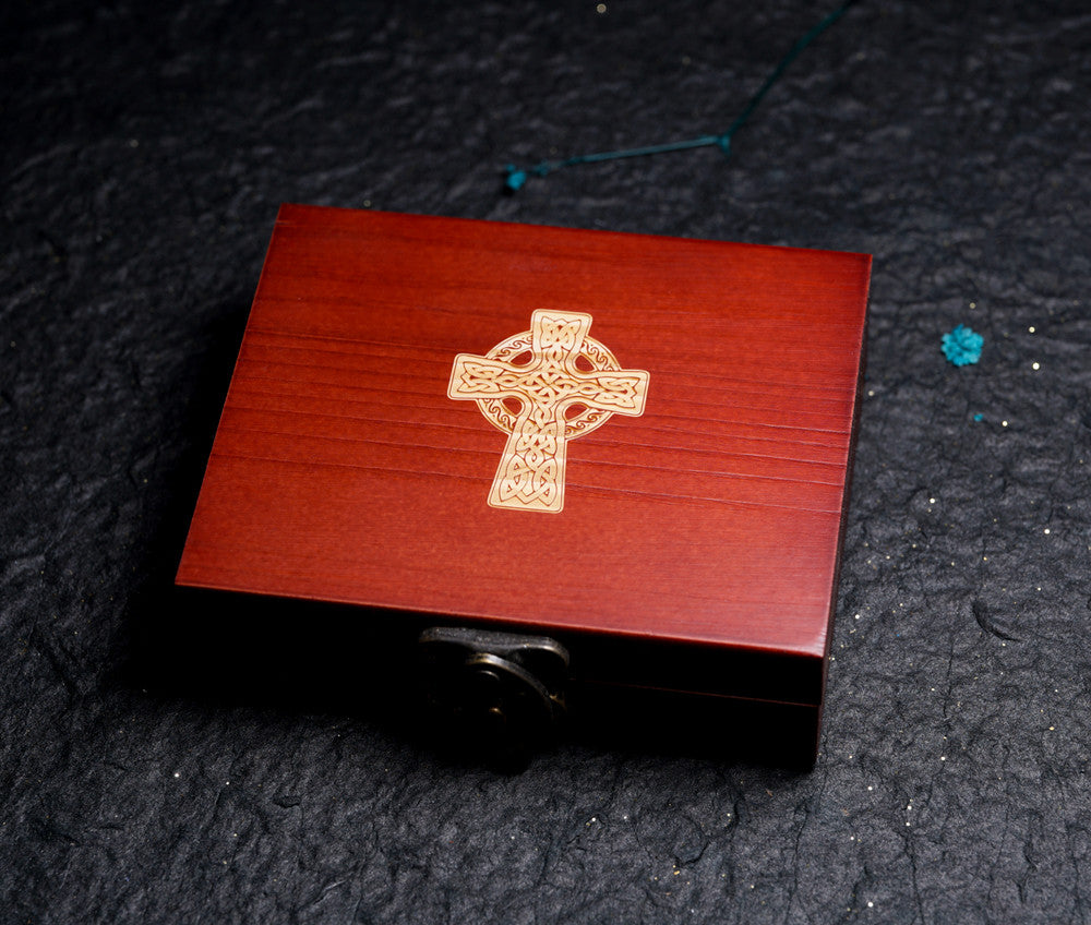Running Group Dice Storage Solid Wood Retro Faceted
